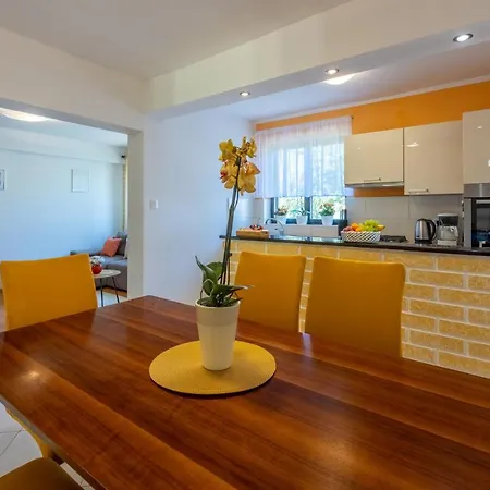 House Forest Paradise 度假居 Barban