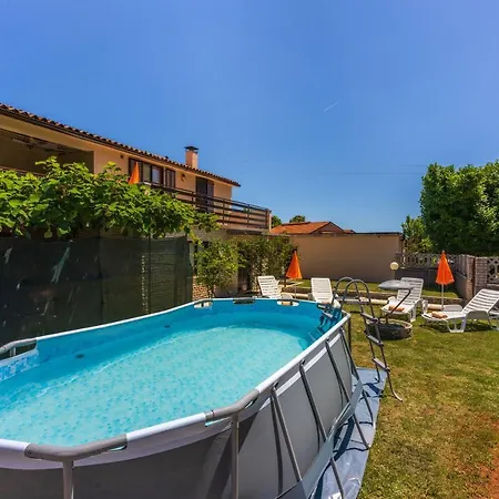 بيت للعطل House Forest Paradise *