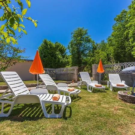 House Forest Paradise بيت للعطل Barban