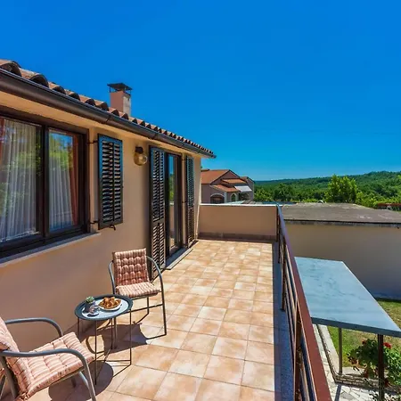 House Forest Paradise بيت للعطل *