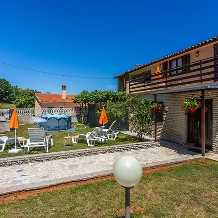 بيت للعطل House Forest Paradise Barban