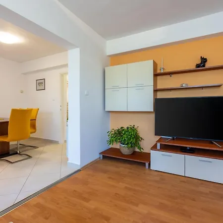 House Forest Paradise بيت للعطل